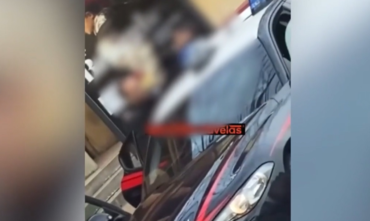 Il video del carabiniere che picchia un ragazzo guineano