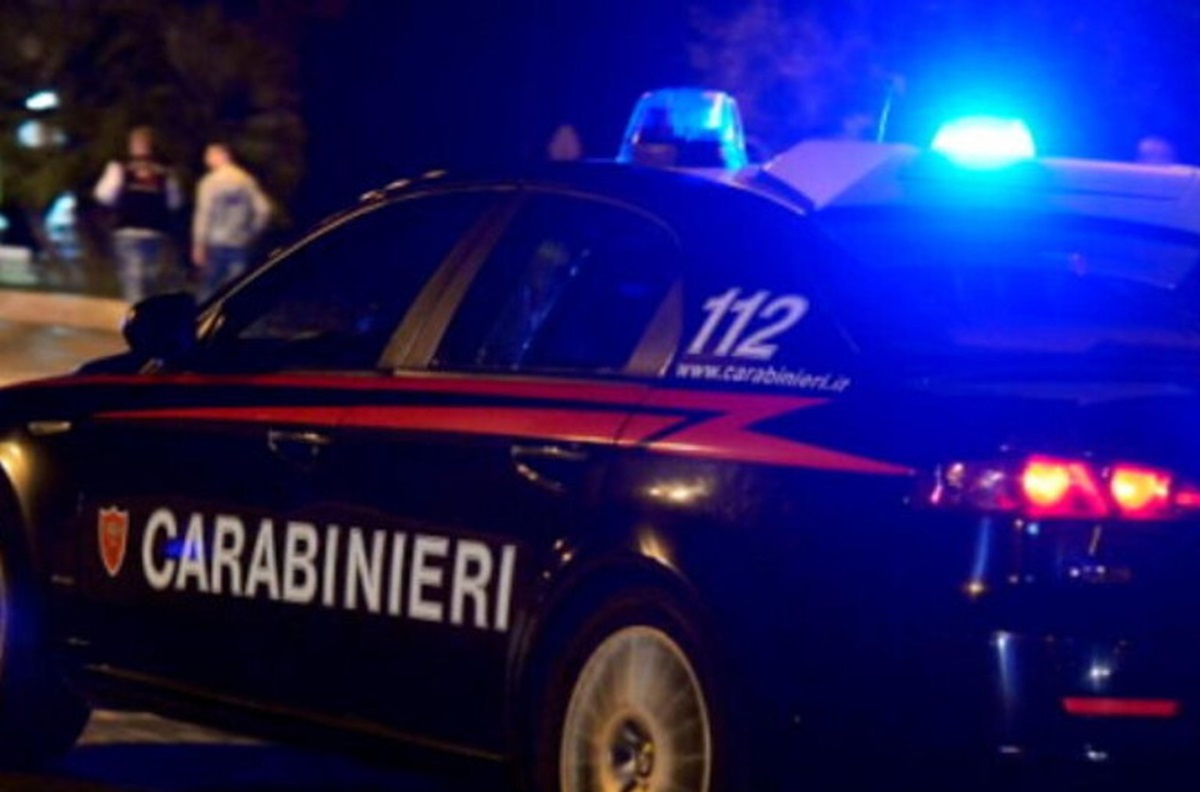 Una volante dei carabinieri, foto d'archivio Ansa