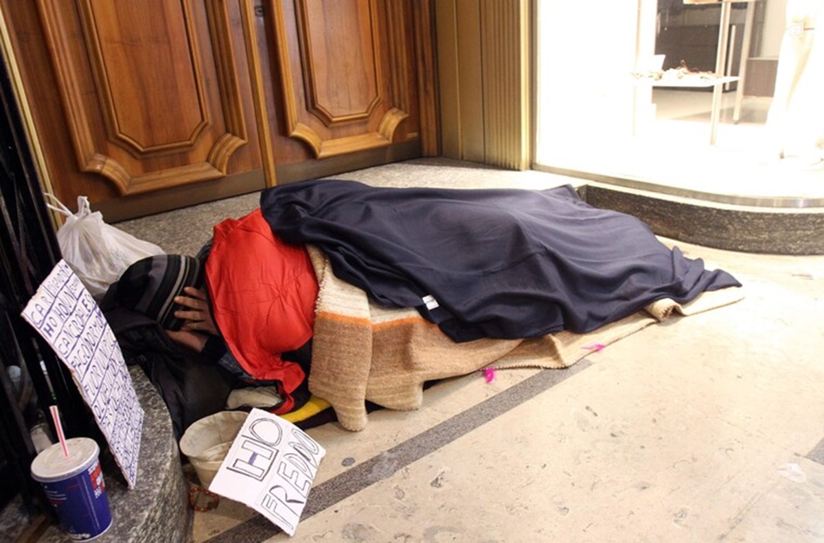 Clochard, foto archivio ANSA