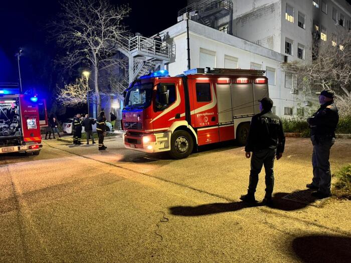 Si accende una sigaretta in ospedale, provoca un incendio e muore