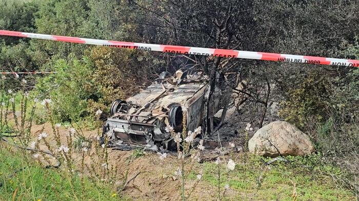 Morto carbonizzato in un incidente: non è riuscito a mettersi in salvo