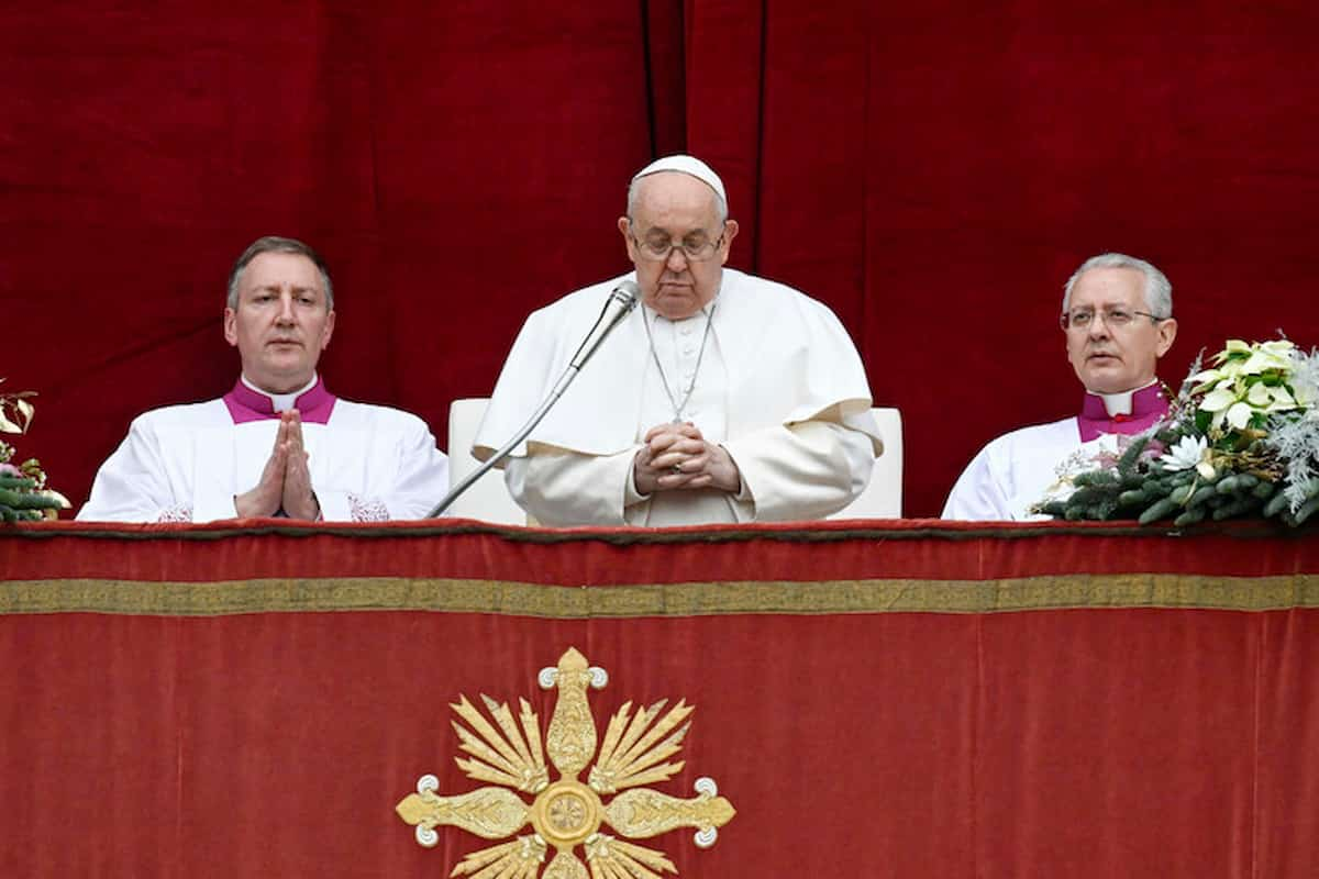 La bandiera bianca di Papa Francesco, riflessioni su guerra, terrorismo e pace in tempi di scontro globale fra ricchi e poveri del mondo La bandiera bianca di Papa Francesco, riflessioni su guerra, terrorismo e pace in tempi di scontro globale fra ricchi e poveri del mondo