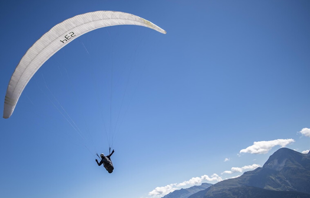 Parapendio, foto archivio ANSA