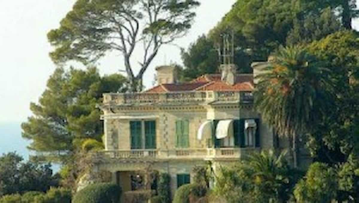 Assalto a Portofino, da Petrarca a D&G, Del Vecchio e un finanziere libanese, la Bolkestein favorisce la stretta sulle spiagge più belle.