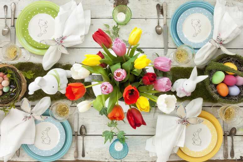 Pranzo di Pasqua a casa per l'86% degli italiani. Dolci fai da te per 4 famiglie su 10