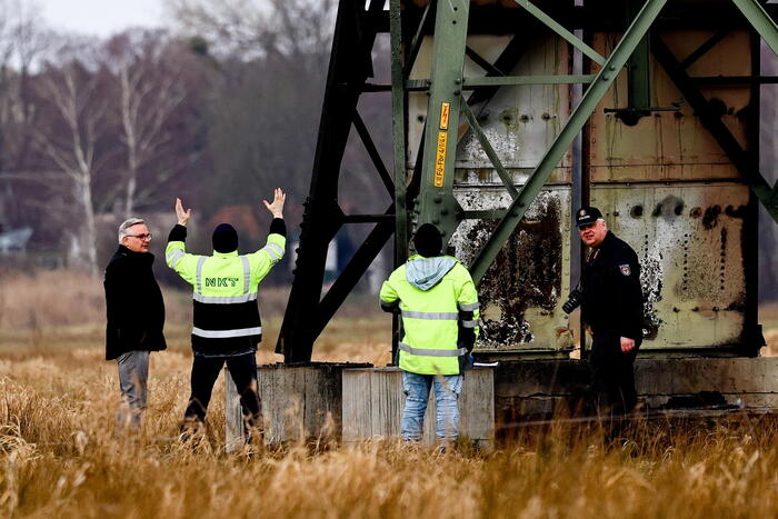 Gruppo dell'ultrasinistra tedesca rivendica il sabotaggio a Tesla. Musk: "Stupidi ecoterroristi"