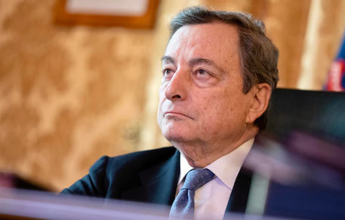 Draghi cosa farà a Bruxelles? "Gli chiederanno di svuotare la pattumiera la sera", crudeli giudizi Draghi cosa farà a Bruxelles? "Gli chiederanno di svuotare la pattumiera la sera", crudeli giudizi