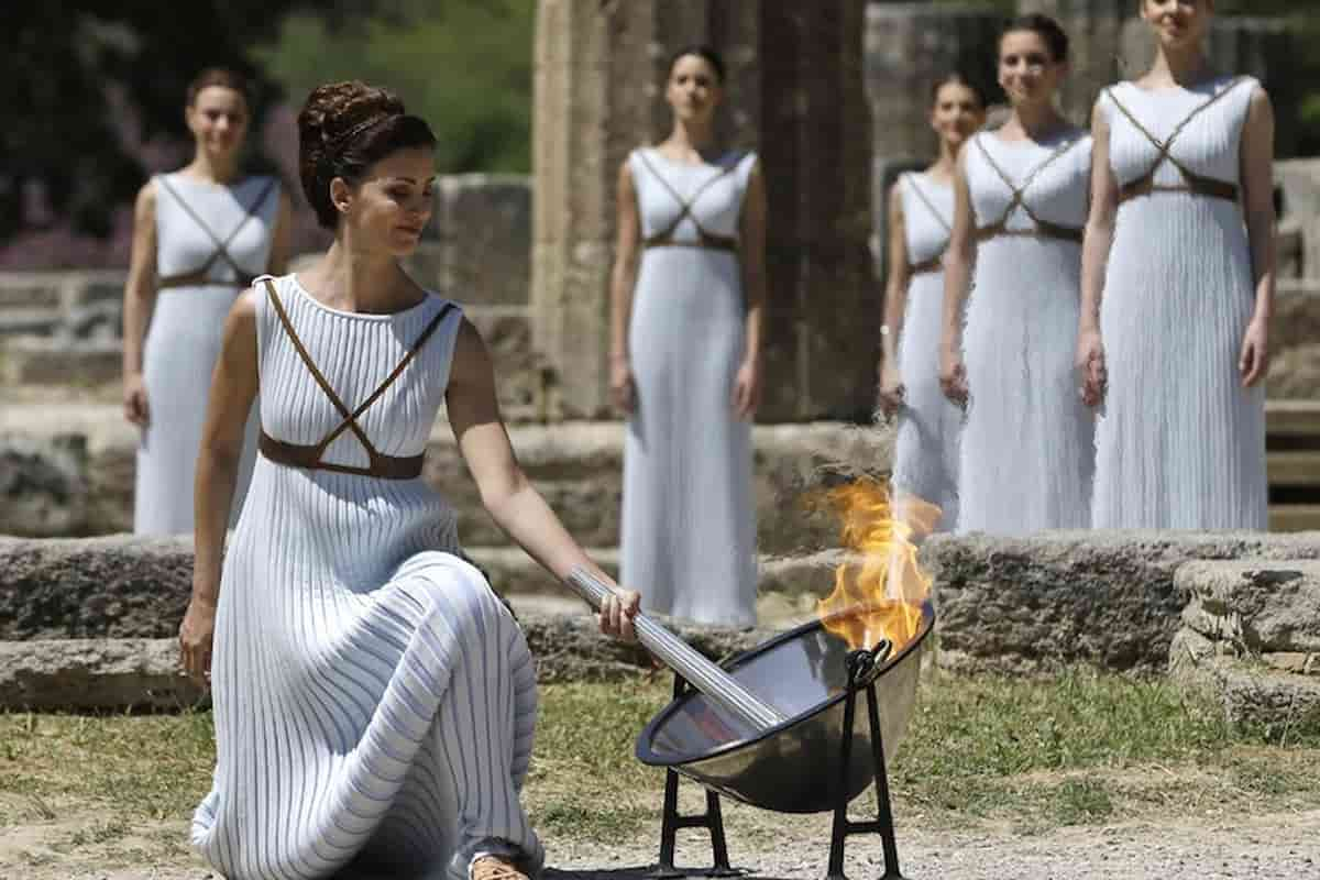 Olimpiadi 2024 Parigi, parte martedì da Atene la fiaccola, attraverserà le strade di Francia fino al 26 luglio.