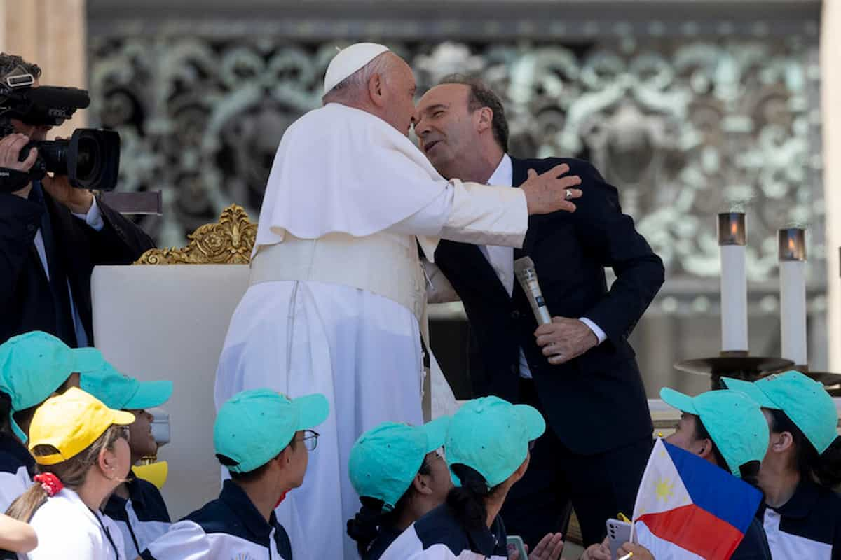 Papa Francesco fuori di testa scatenato contro i gay, senilità e machismo