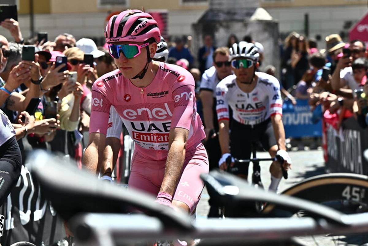 Pogacar vince anche l’ottava tappa del Giro d’Italia con una volata strepitosa a Prati di Tivo