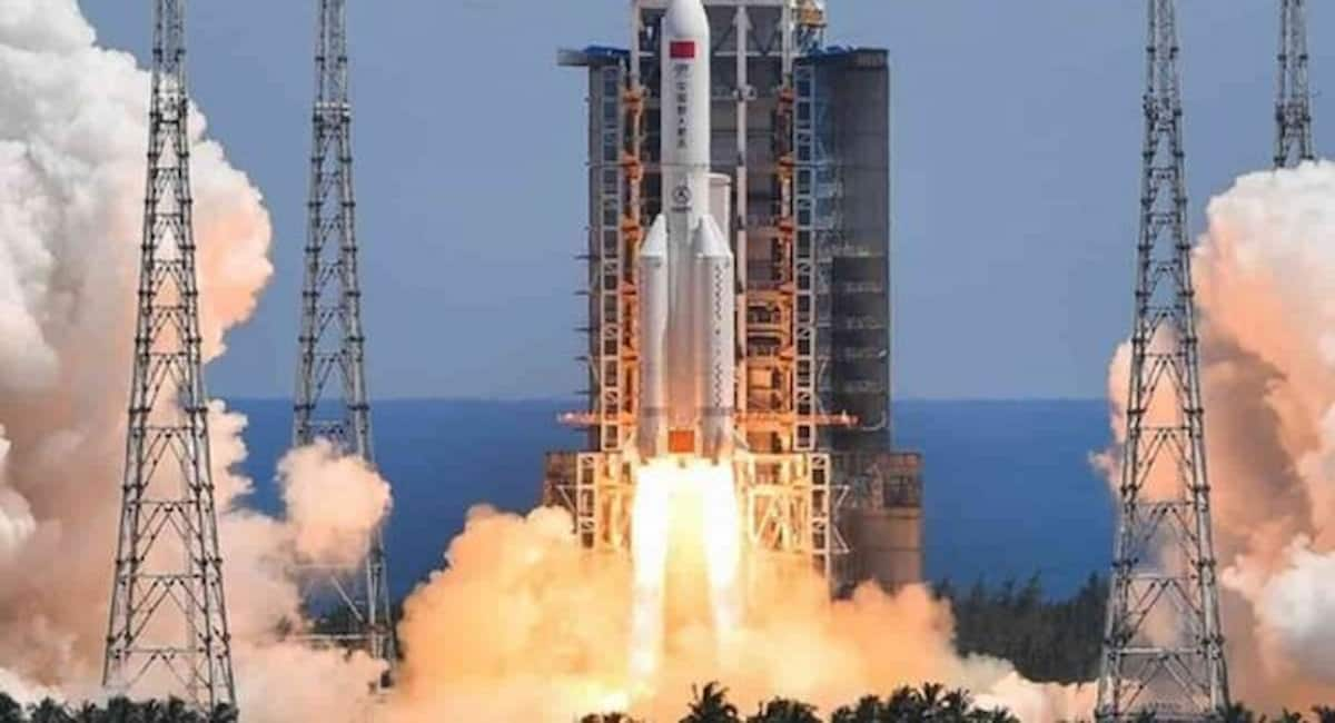 La Cina lancia missione lunare per portare sulla terra campioni dal lato nascosto, l'alra faccia della Luna, sarebbe la prima volta.