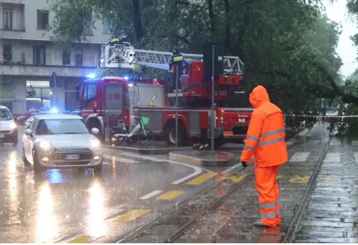 maltempo su milano foto ansa